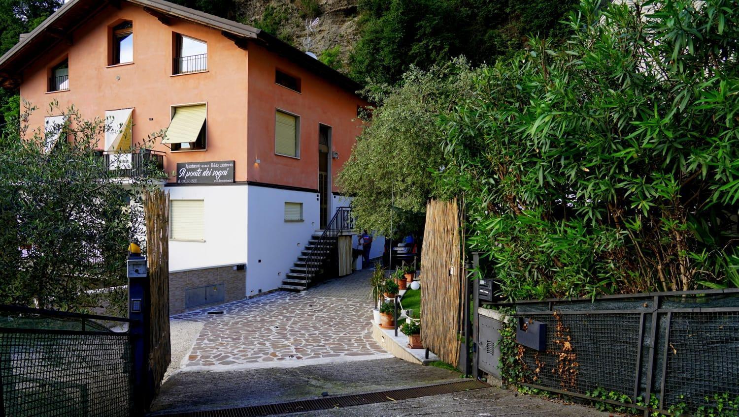 Mansarda con vista lago Sulzano Exterior foto